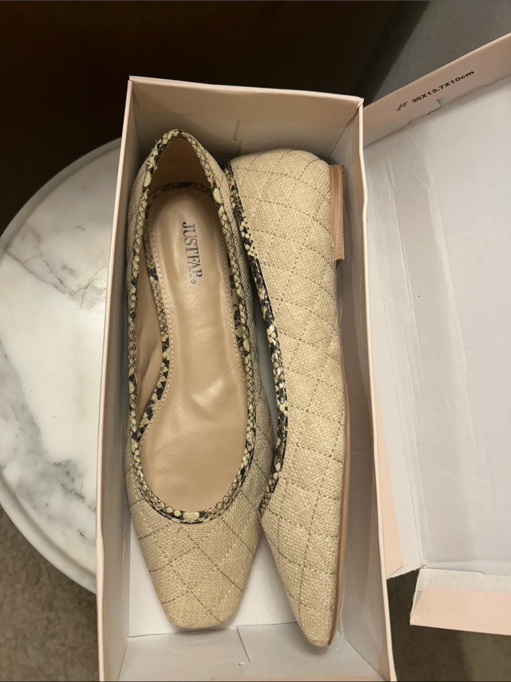 JustFab Quilted Beige Pointed Toe Flats with Snake-Trim. NWT 10